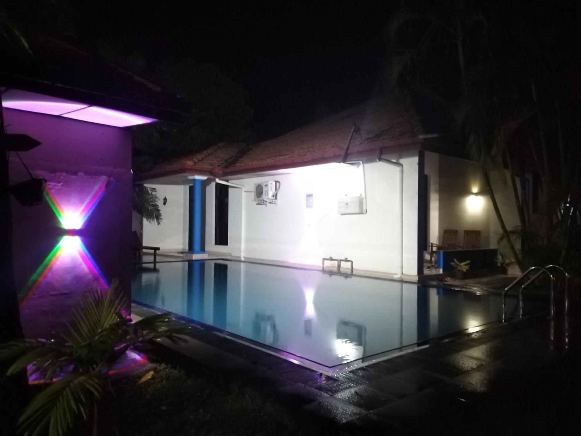 Blue Bell Hotel Negombo Exterior foto