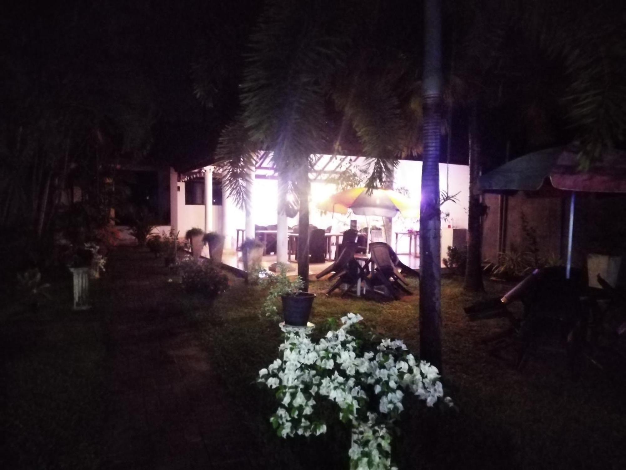 Blue Bell Hotel Negombo Exterior foto